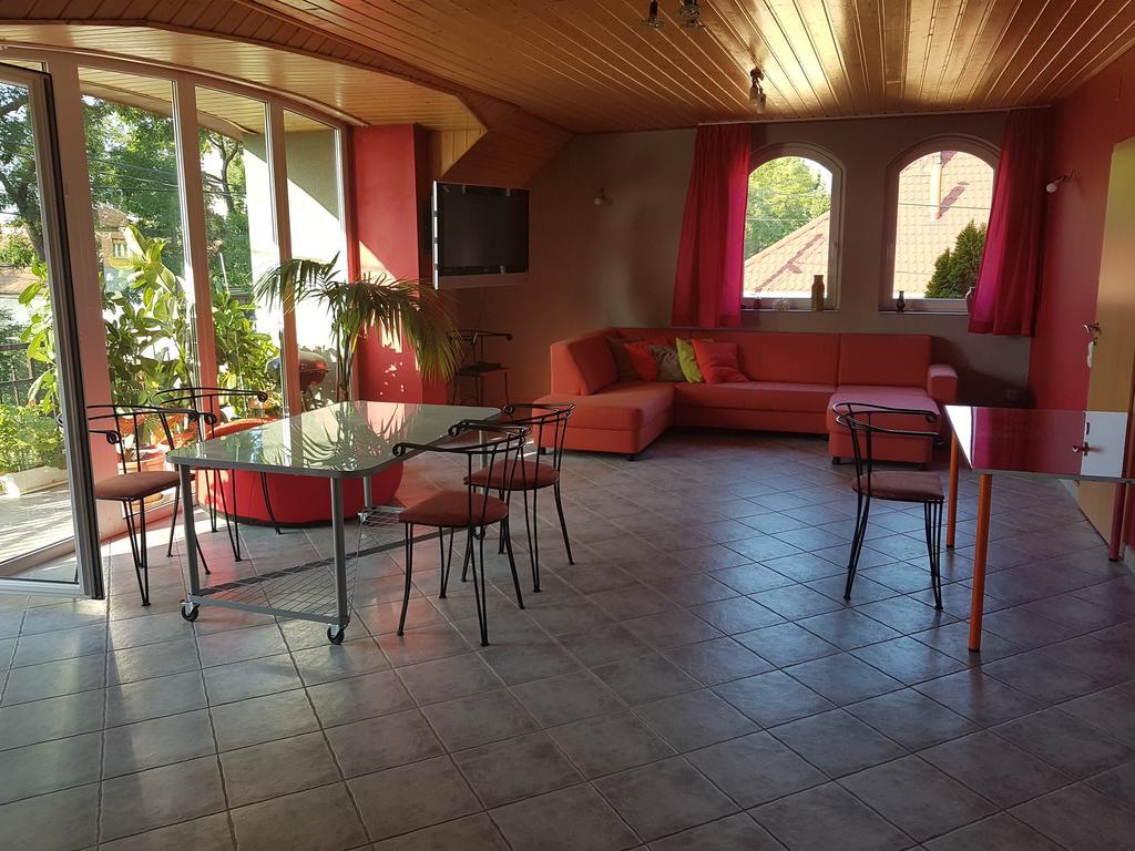 Szigeti Apartmanhaz Pecs Exterior photo